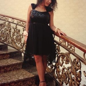 Cute little black dress 💃